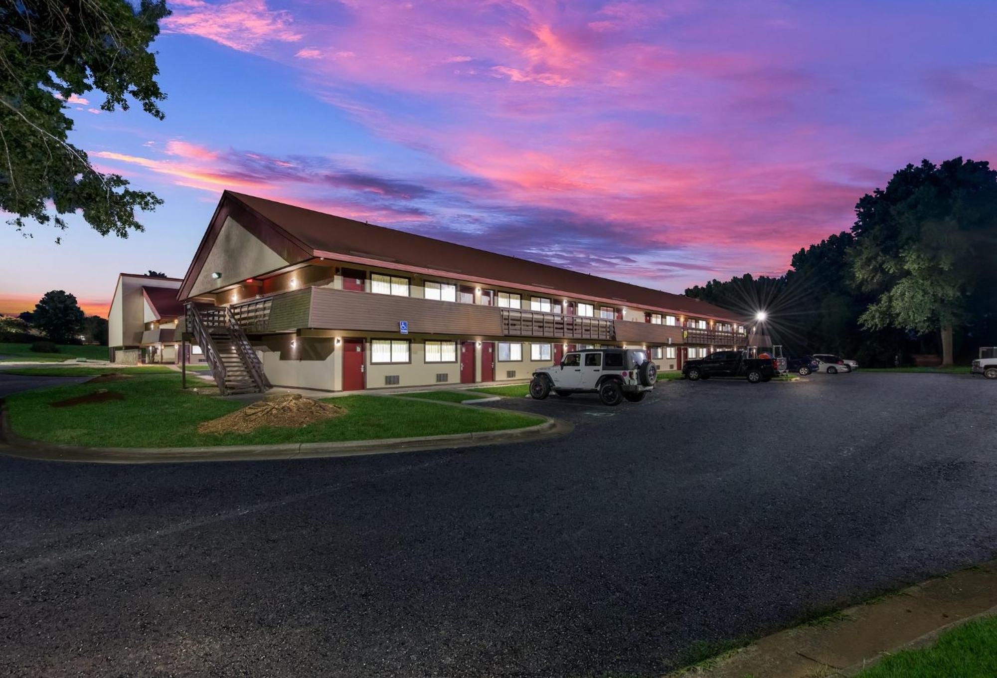 Red Roof Inn היקורי מראה חיצוני תמונה